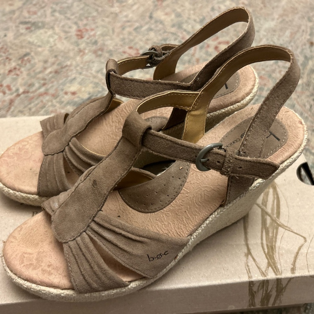 b.o.c. Women's Taupe Wedge Sandals Size 8